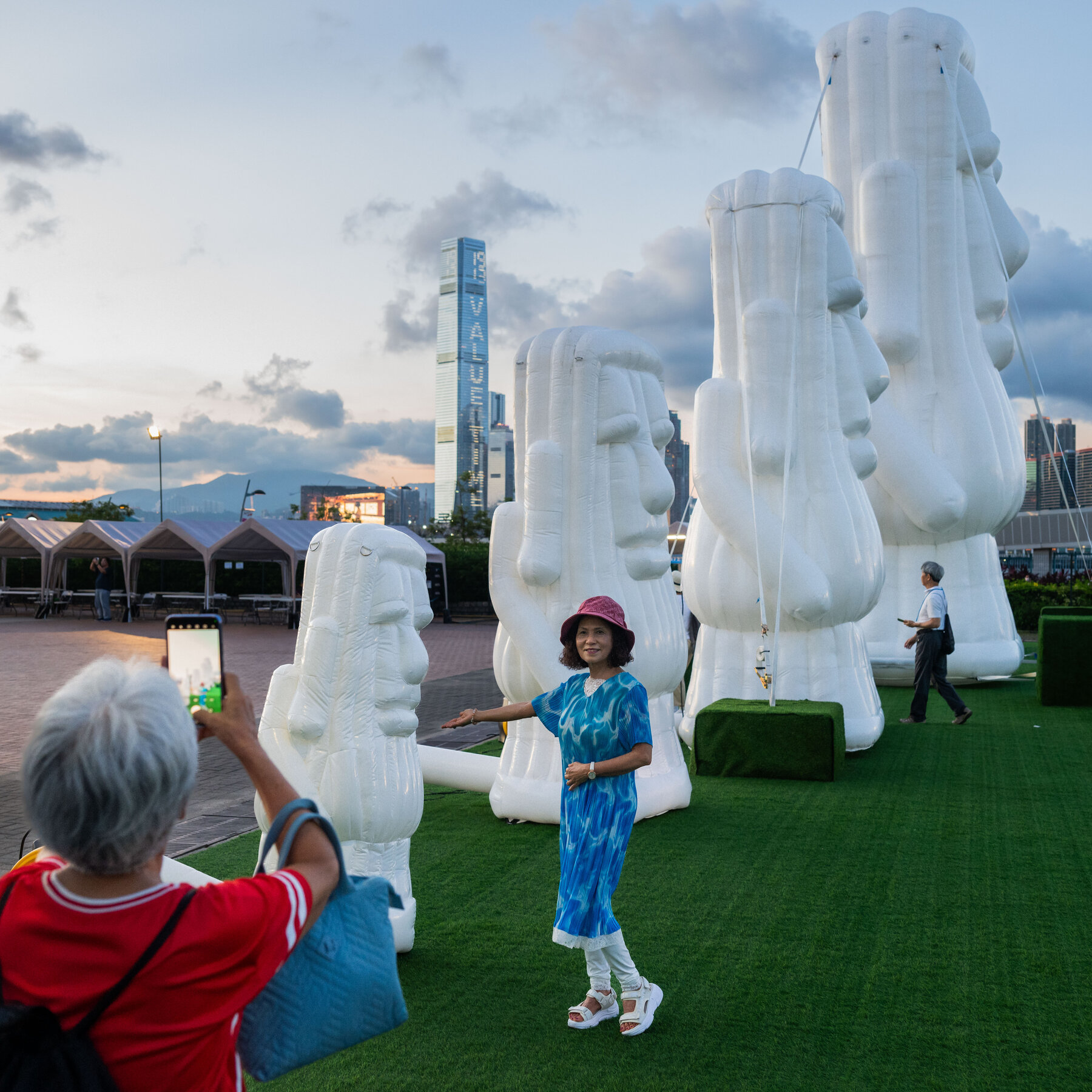 Hong Kong’s Bouncy ‘Wonders’ Leave Some Wondering, ‘Why?’