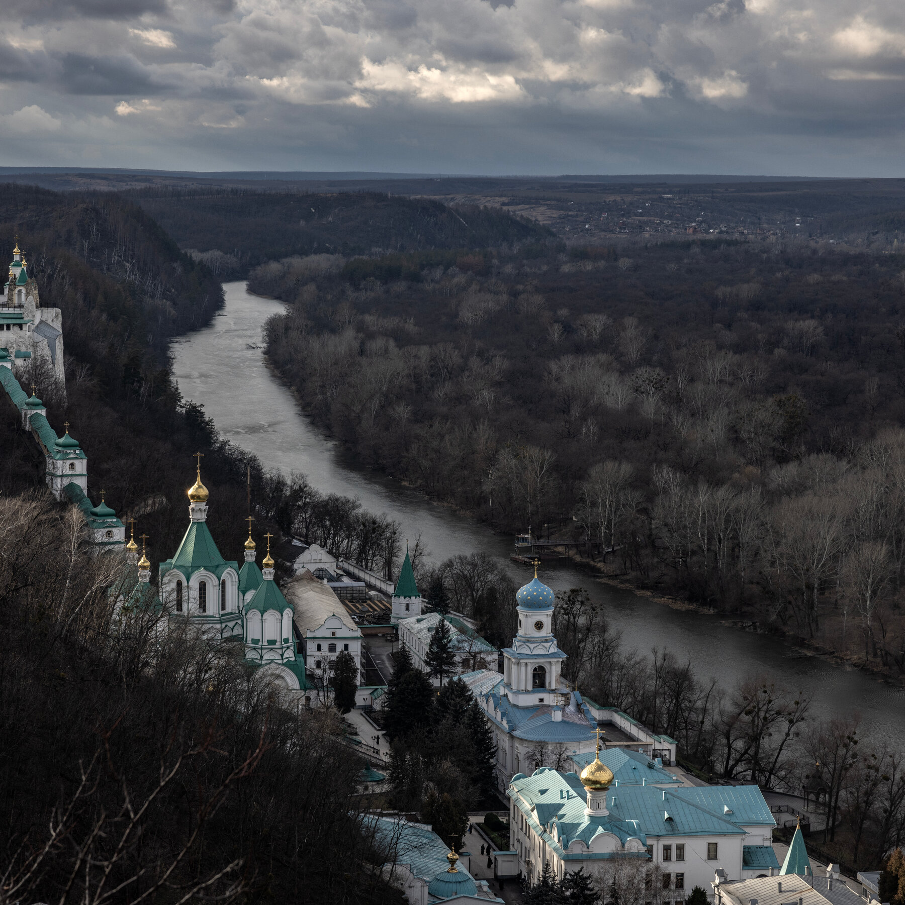 Ukrainian Lawmakers Pass Bill Aiming to Ban Russian-Aligned Church