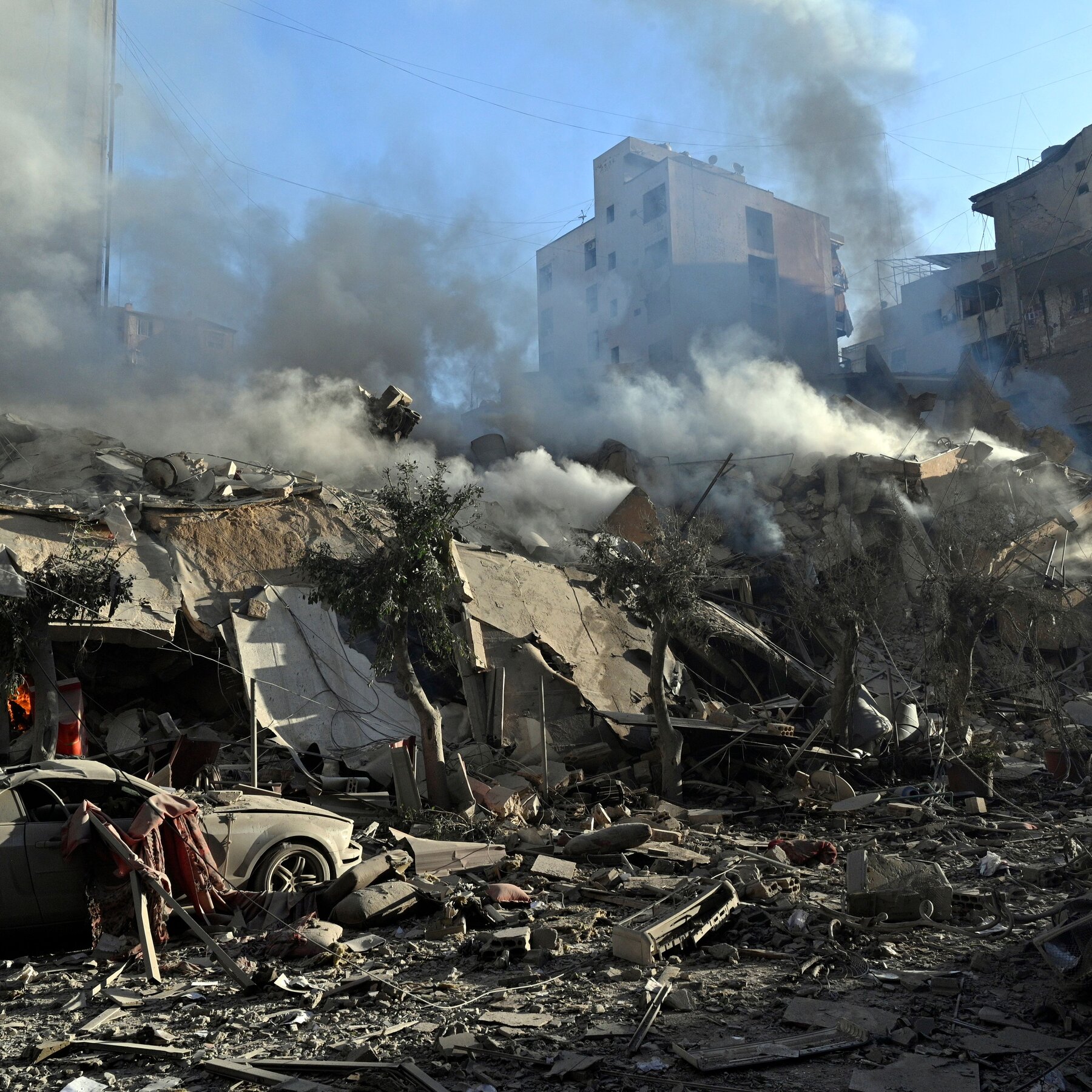 Live Updates: Israel Strikes Near the Heart of Beirut