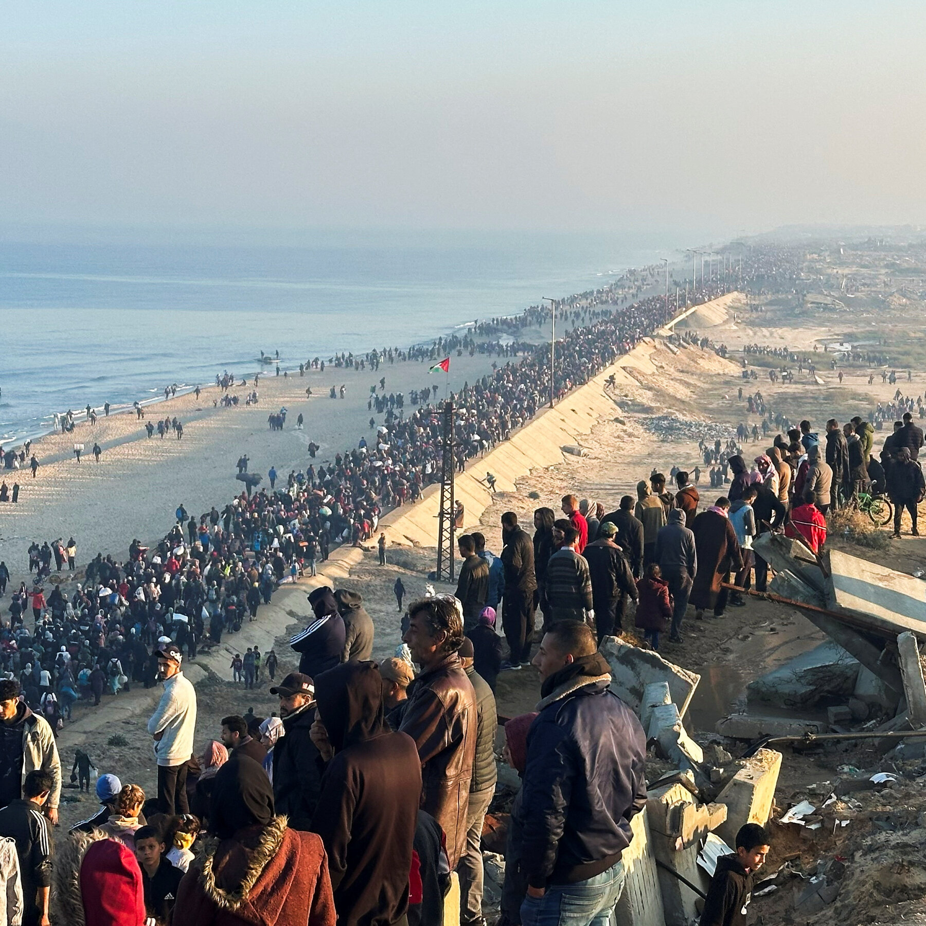 Live Updates: Gazans Make Long Trek Home as Cease-Fire Holds